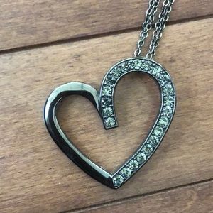 Fun heart necklace w/ gemstones! GREAT condition.